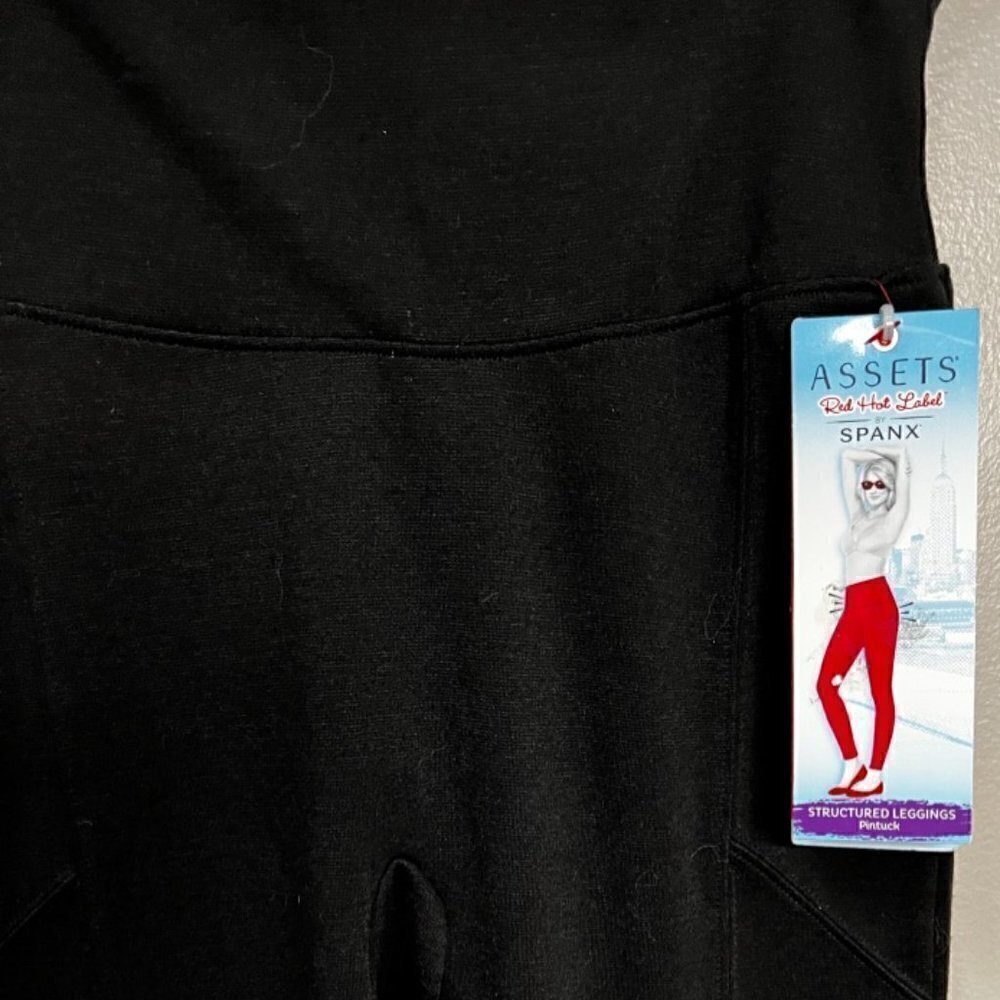 Spanx Assets pintuck leggings NWT Size S/P